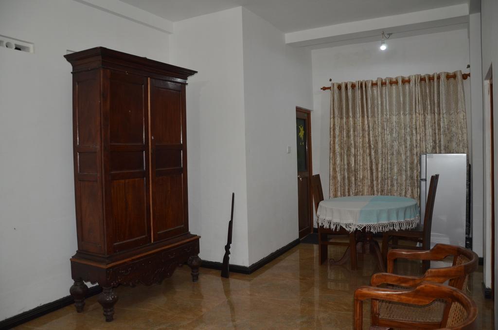 Dams Place Galle Ruang foto